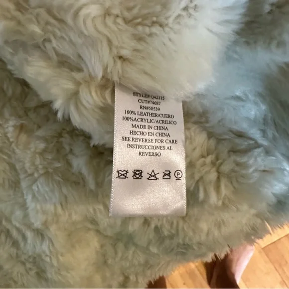 Q40 Leather Jacket with Fur Lining - Picture 3 of 8